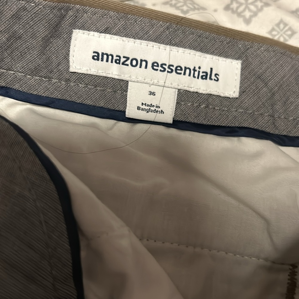 Amazon Essentials Classic Fit Tan Anchor Print Shorts - 36 - Picture 2 of 4